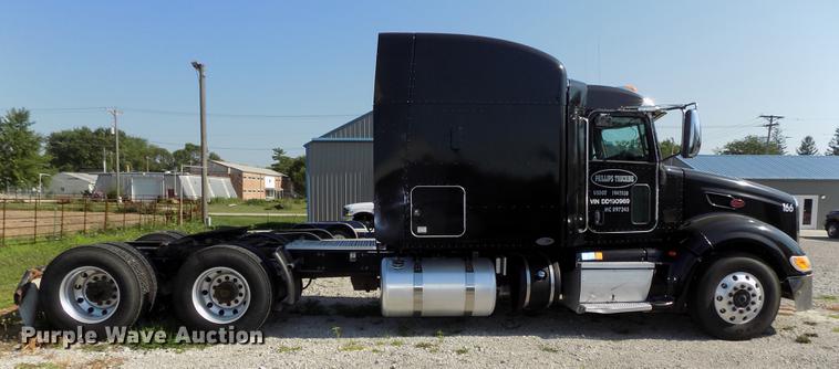 image for item DB8682 2013 Peterbilt 386 semi truck