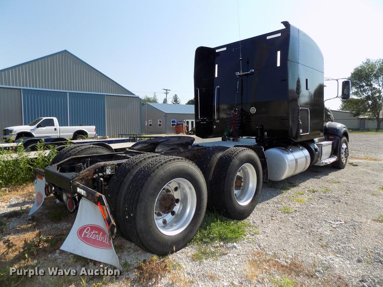 image for item DB8682 2013 Peterbilt 386 semi truck