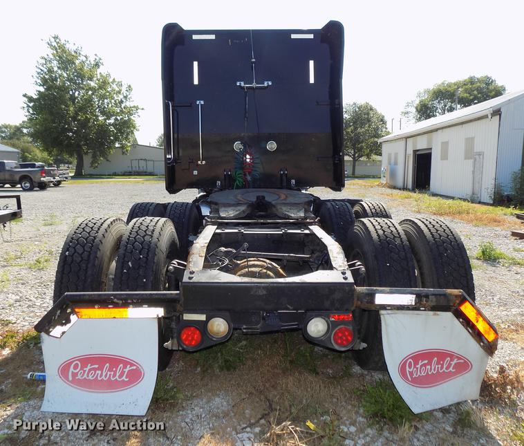 image for item DB8682 2013 Peterbilt 386 semi truck