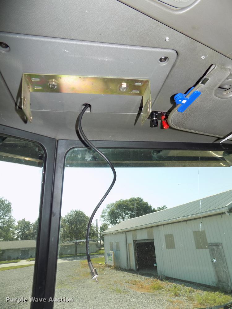 image for item DB8682 2013 Peterbilt 386 semi truck