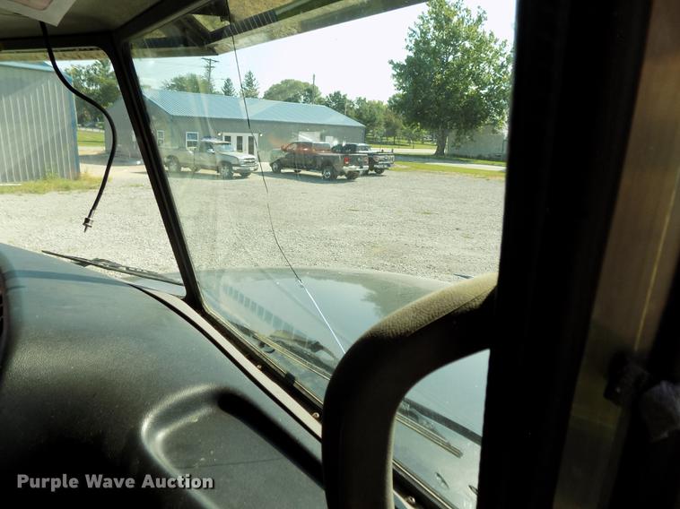 image for item DB8682 2013 Peterbilt 386 semi truck