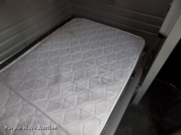 image for item DB8682 2013 Peterbilt 386 semi truck