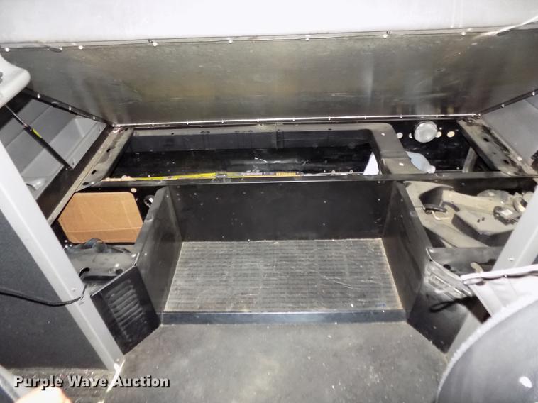 image for item DB8682 2013 Peterbilt 386 semi truck