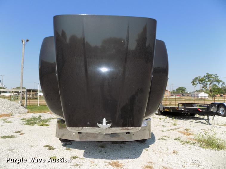 image for item DB8682 2013 Peterbilt 386 semi truck