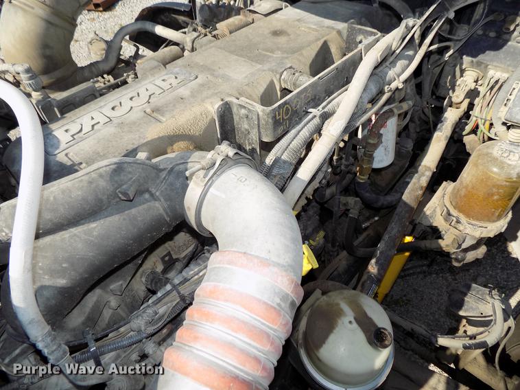 image for item DB8682 2013 Peterbilt 386 semi truck