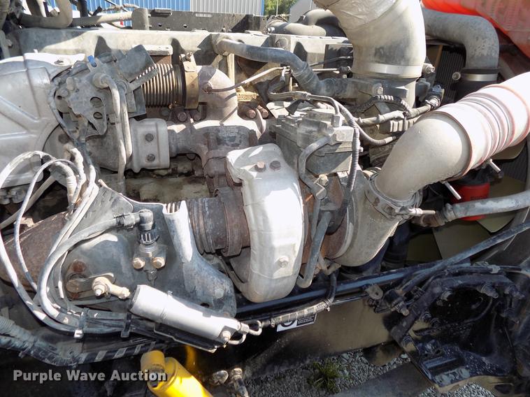 image for item DB8682 2013 Peterbilt 386 semi truck