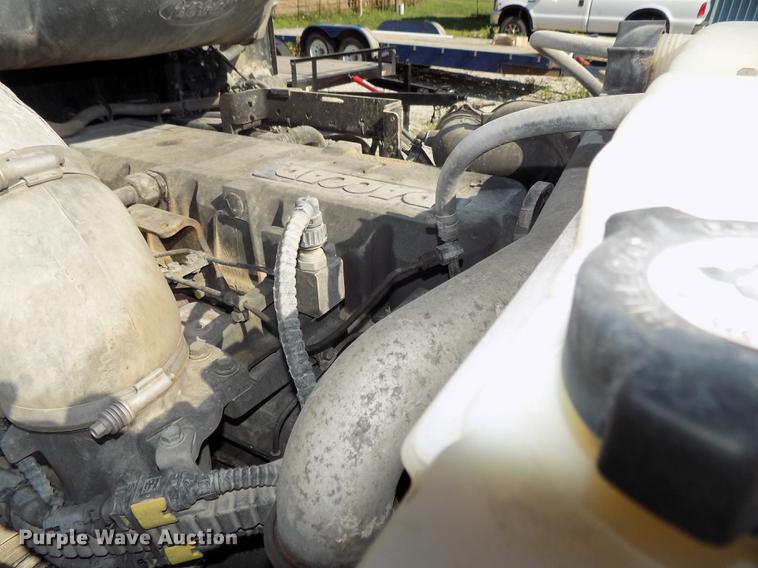 image for item DB8682 2013 Peterbilt 386 semi truck