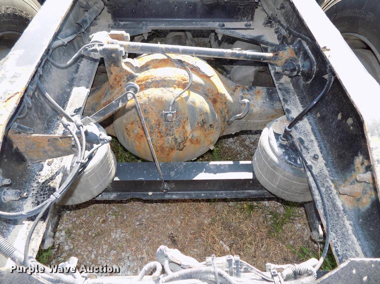 image for item DB8682 2013 Peterbilt 386 semi truck