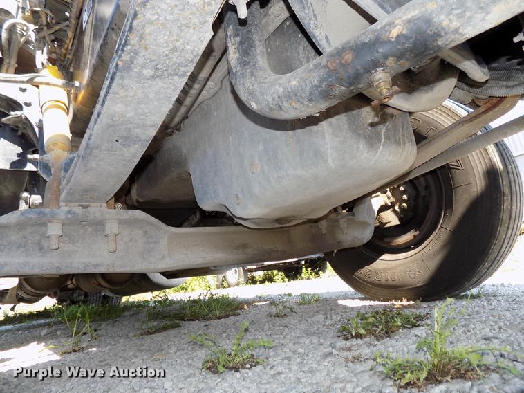 image for item DB8682 2013 Peterbilt 386 semi truck