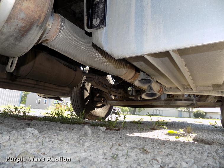 image for item DB8682 2013 Peterbilt 386 semi truck