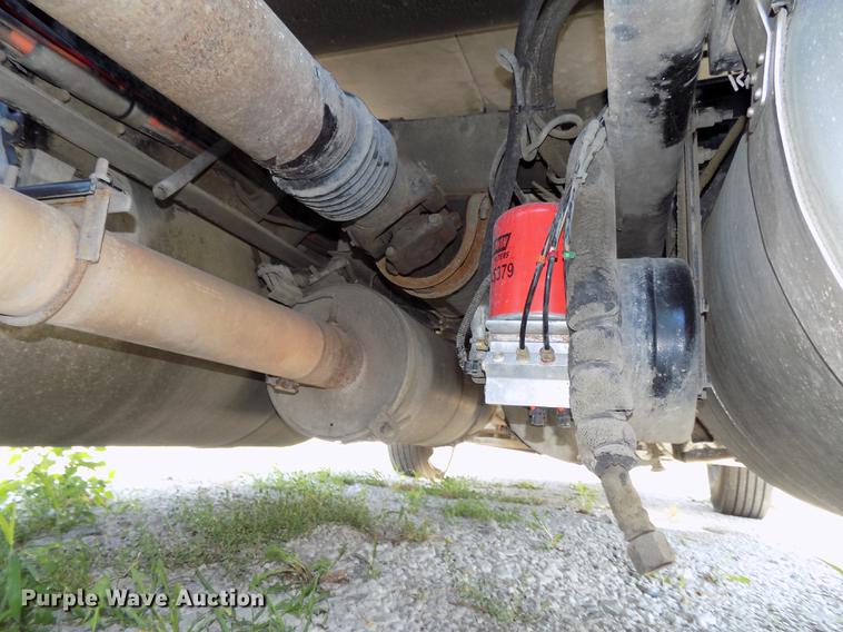 image for item DB8682 2013 Peterbilt 386 semi truck