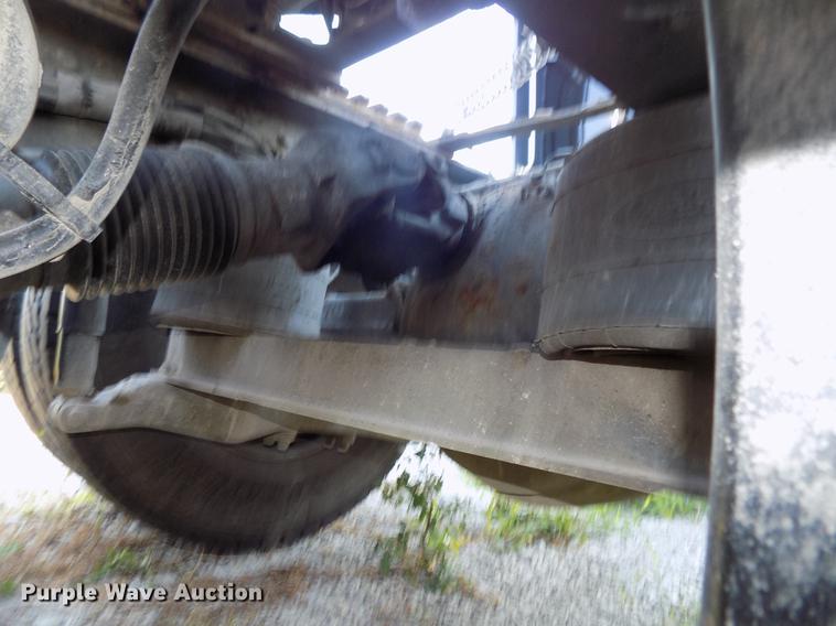 image for item DB8682 2013 Peterbilt 386 semi truck