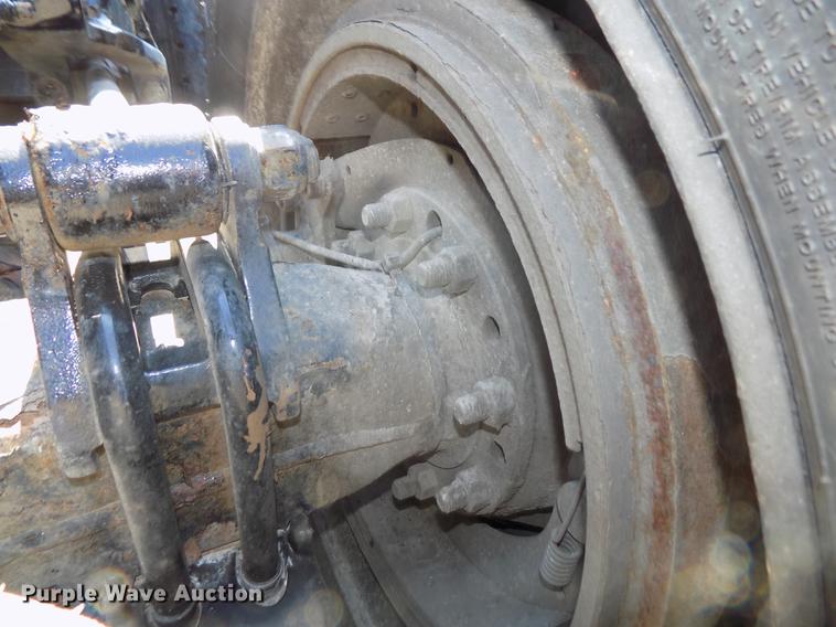 image for item DB8682 2013 Peterbilt 386 semi truck