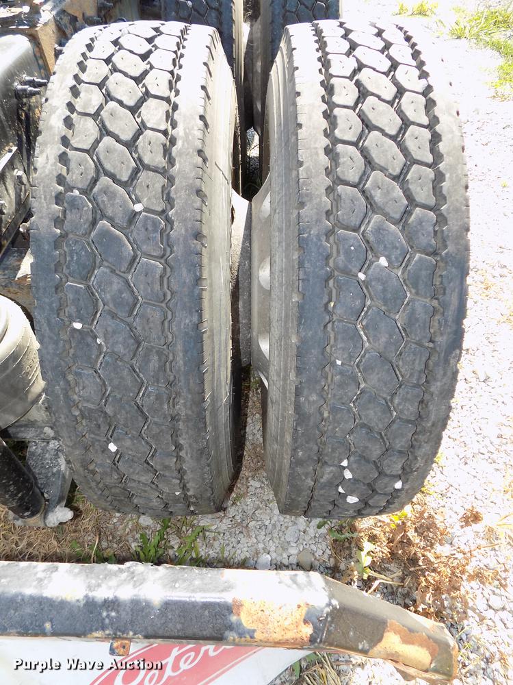 image for item DB8682 2013 Peterbilt 386 semi truck