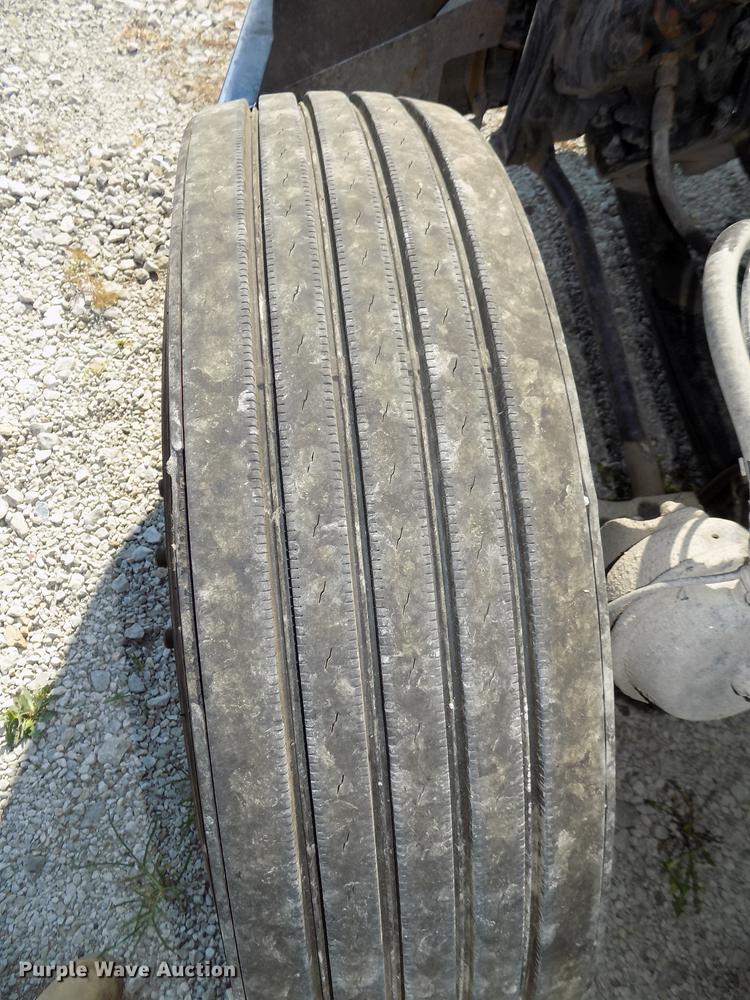 image for item DB8682 2013 Peterbilt 386 semi truck