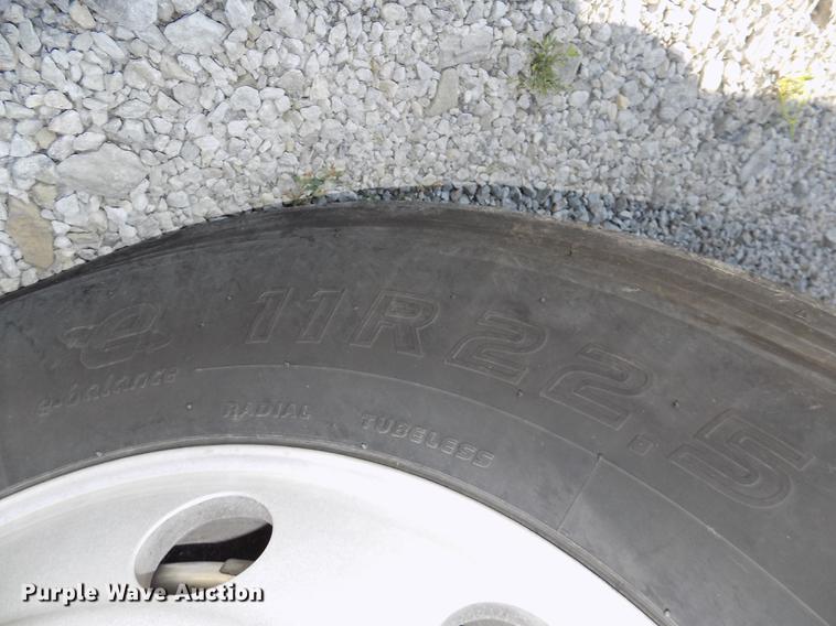 image for item DB8682 2013 Peterbilt 386 semi truck