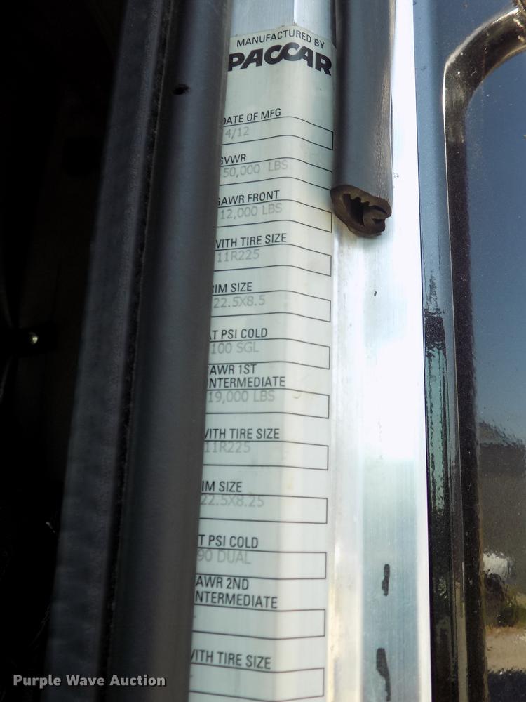 image for item DB8682 2013 Peterbilt 386 semi truck