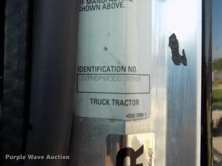 image for item DB8682 2013 Peterbilt 386 semi truck