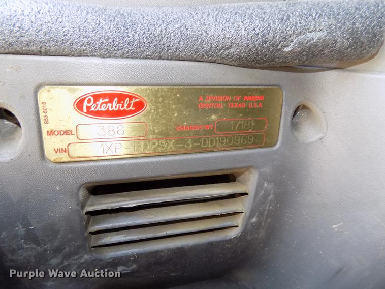 image for item DB8682 2013 Peterbilt 386 semi truck