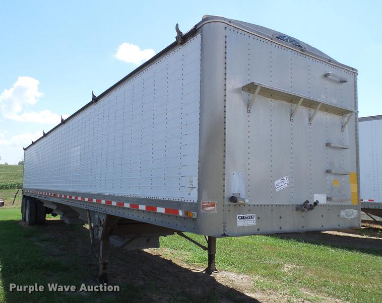 image for item DD8599 1990 Wilson DW5200 double hopper bottom grain trailer