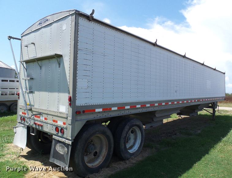 image for item DD8599 1990 Wilson DW5200 double hopper bottom grain trailer