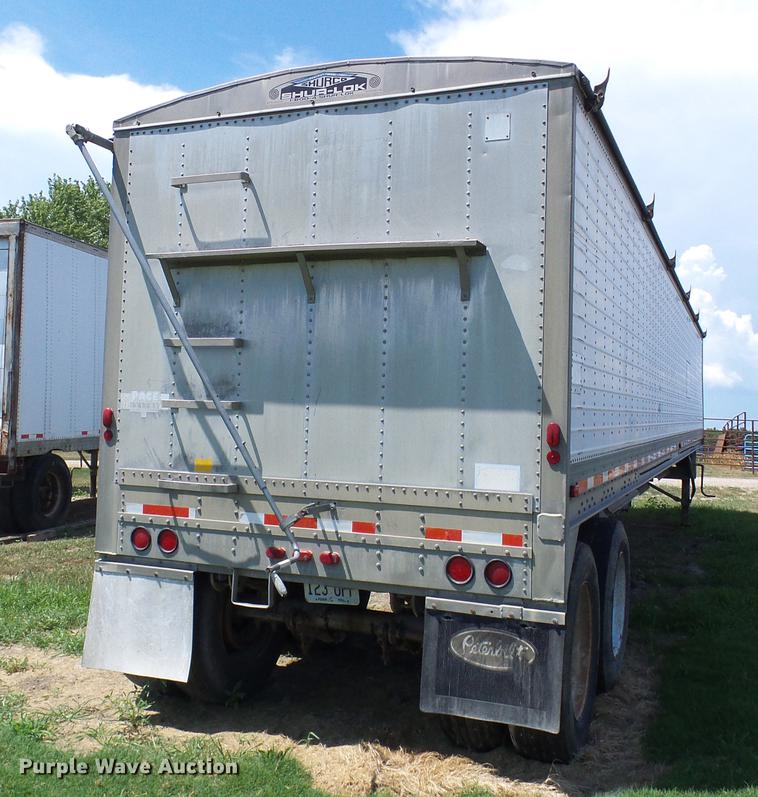 image for item DD8599 1990 Wilson DW5200 double hopper bottom grain trailer