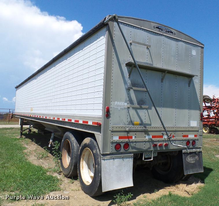 image for item DD8599 1990 Wilson DW5200 double hopper bottom grain trailer