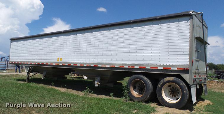 image for item DD8599 1990 Wilson DW5200 double hopper bottom grain trailer