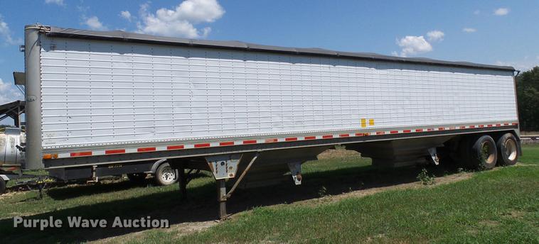 image for item DD8599 1990 Wilson DW5200 double hopper bottom grain trailer