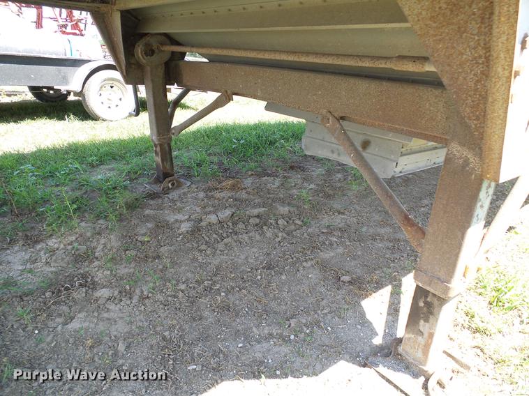 image for item DD8599 1990 Wilson DW5200 double hopper bottom grain trailer