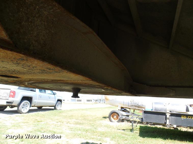 image for item DD8599 1990 Wilson DW5200 double hopper bottom grain trailer