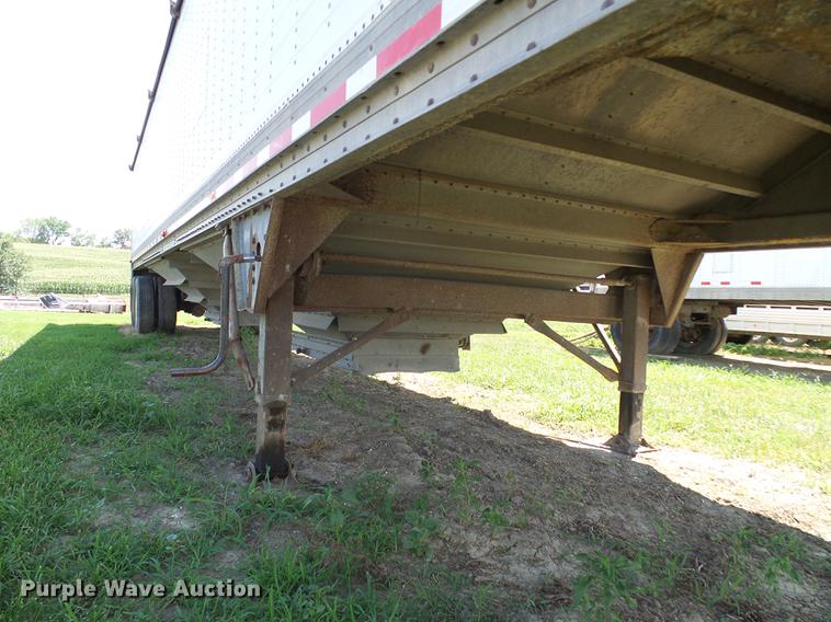 image for item DD8599 1990 Wilson DW5200 double hopper bottom grain trailer