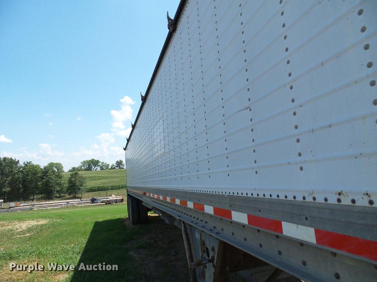 image for item DD8599 1990 Wilson DW5200 double hopper bottom grain trailer