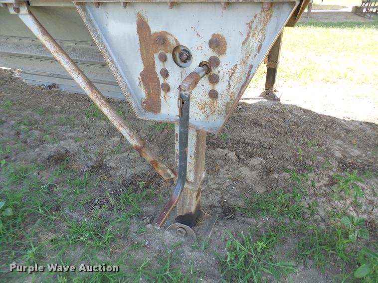 image for item DD8599 1990 Wilson DW5200 double hopper bottom grain trailer