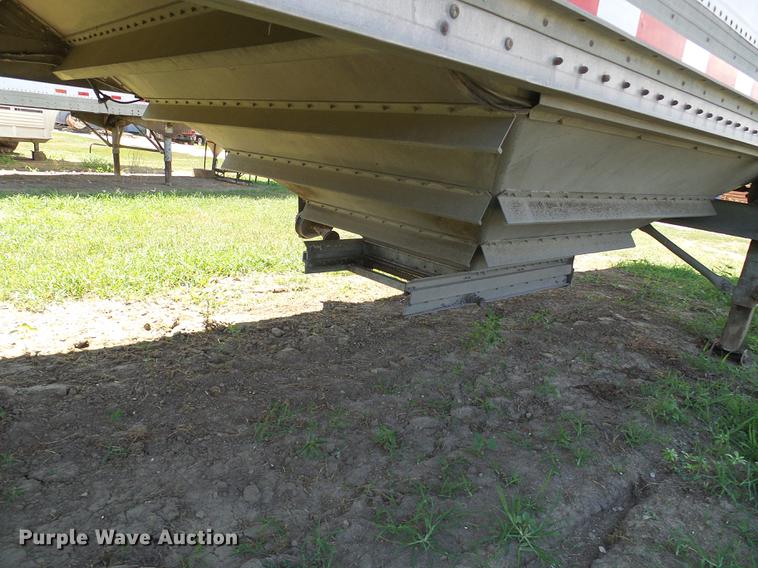 image for item DD8599 1990 Wilson DW5200 double hopper bottom grain trailer
