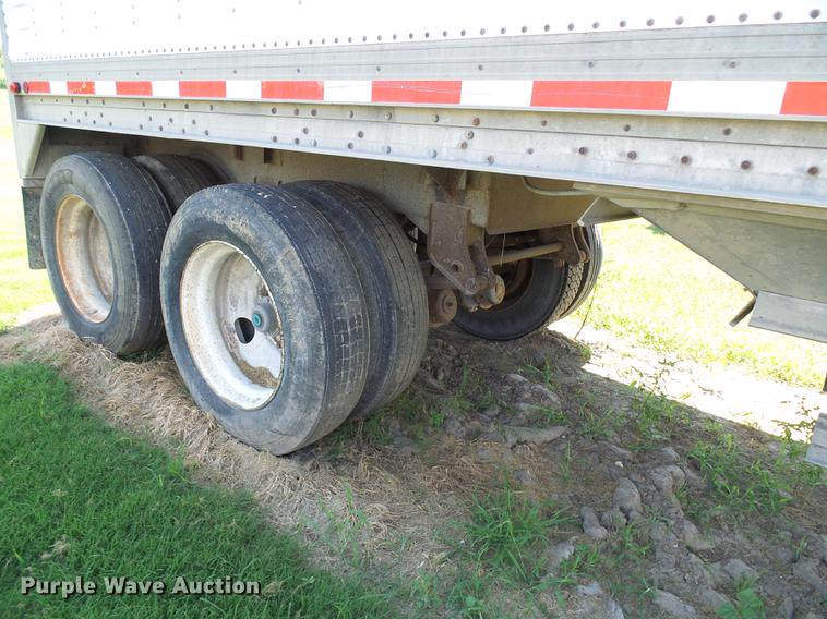 image for item DD8599 1990 Wilson DW5200 double hopper bottom grain trailer