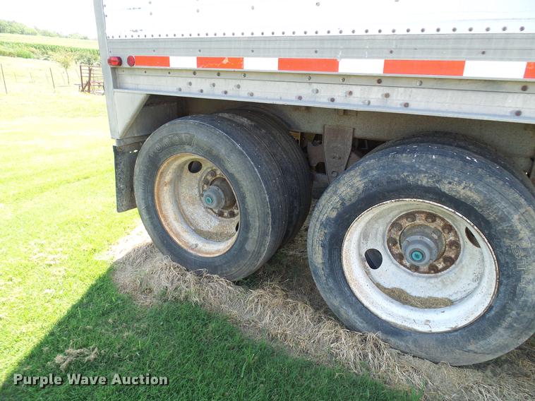 image for item DD8599 1990 Wilson DW5200 double hopper bottom grain trailer