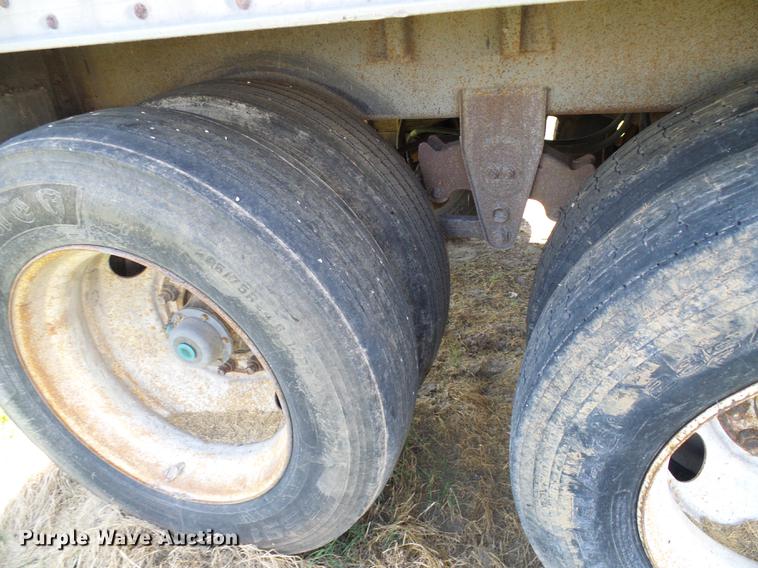 image for item DD8599 1990 Wilson DW5200 double hopper bottom grain trailer