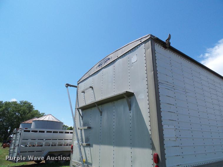 image for item DD8599 1990 Wilson DW5200 double hopper bottom grain trailer