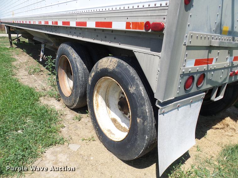 image for item DD8599 1990 Wilson DW5200 double hopper bottom grain trailer