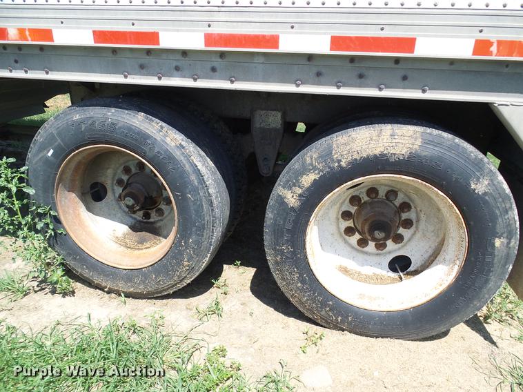 image for item DD8599 1990 Wilson DW5200 double hopper bottom grain trailer