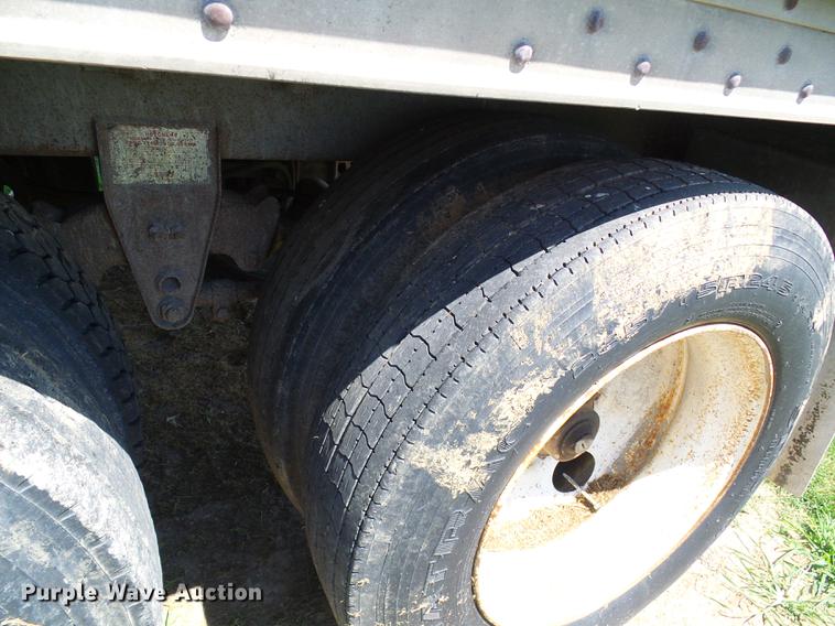 image for item DD8599 1990 Wilson DW5200 double hopper bottom grain trailer