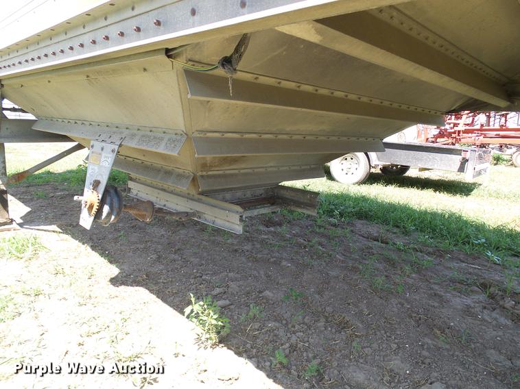 image for item DD8599 1990 Wilson DW5200 double hopper bottom grain trailer