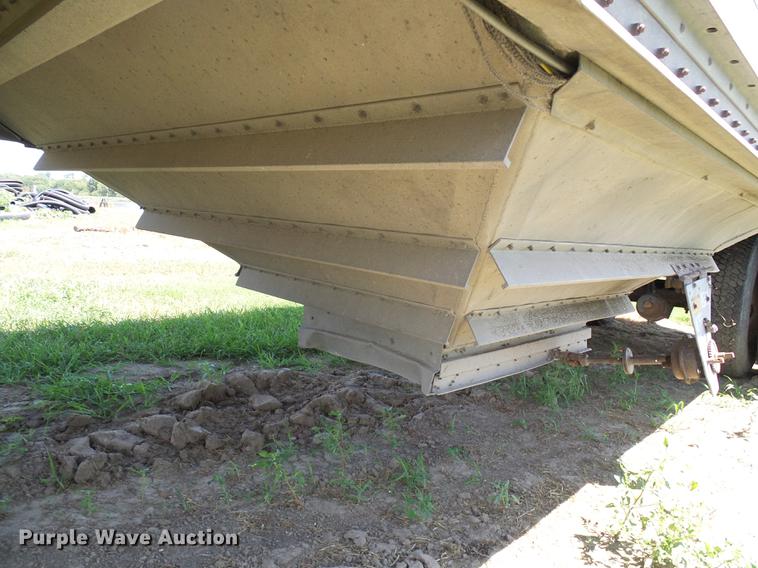 image for item DD8599 1990 Wilson DW5200 double hopper bottom grain trailer