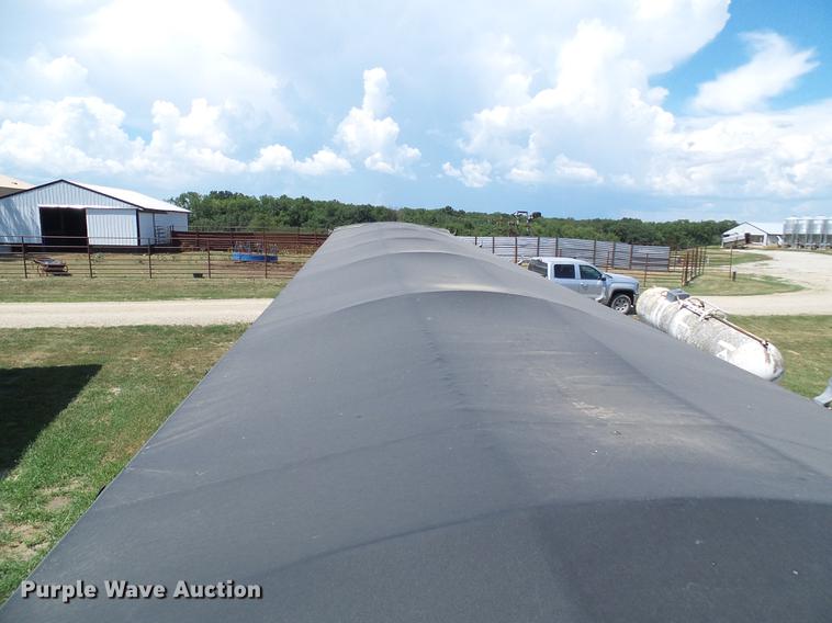 image for item DD8599 1990 Wilson DW5200 double hopper bottom grain trailer