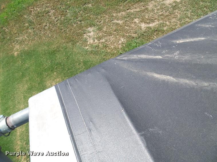 image for item DD8599 1990 Wilson DW5200 double hopper bottom grain trailer