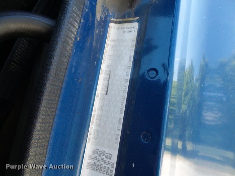 image for item DD8646 2005 Freightliner Columbia 120 semi truck