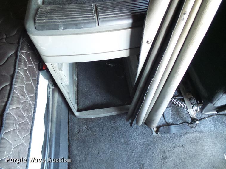 image for item DD8646 2005 Freightliner Columbia 120 semi truck