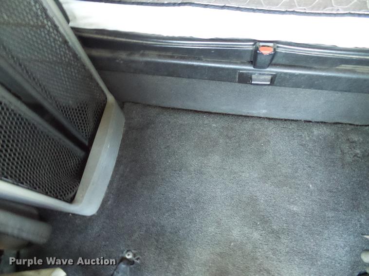 image for item DD8646 2005 Freightliner Columbia 120 semi truck