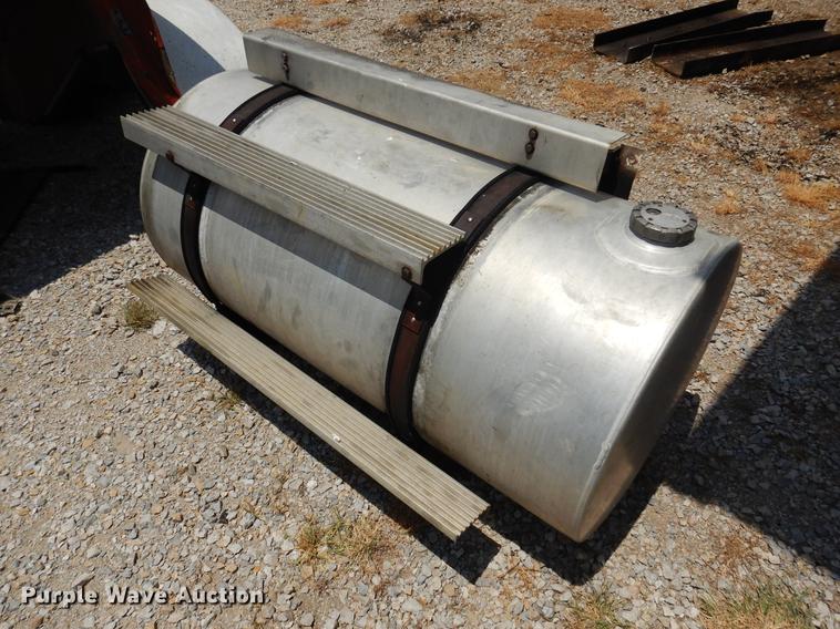 image for item DK9877 Kenworth aluminum fuel tank